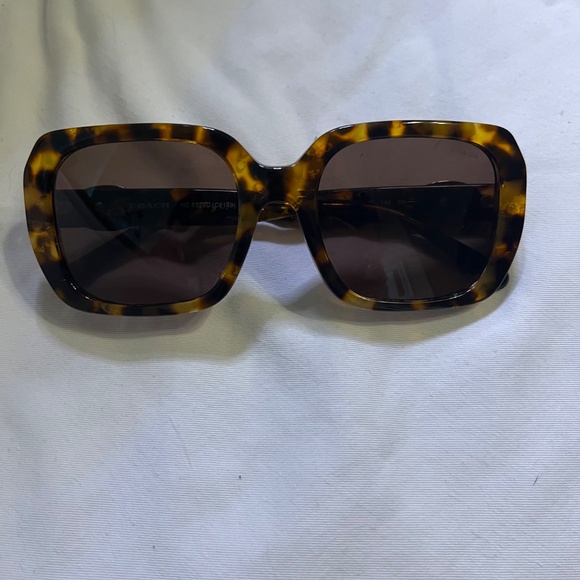 Coach Tortoise Shell Sunglasses in Case. NWOT - Picture 2 of 8